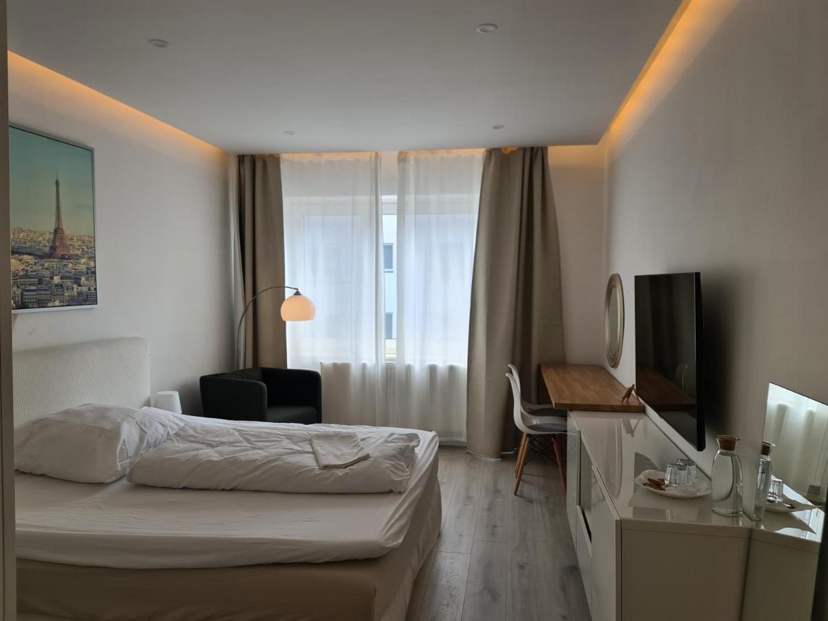Schones Zimmer In Zentraler Lage Hannover Buitenkant foto